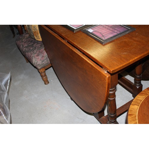 149 - Oak Oval Gateleg Dining Table on Turned Legs