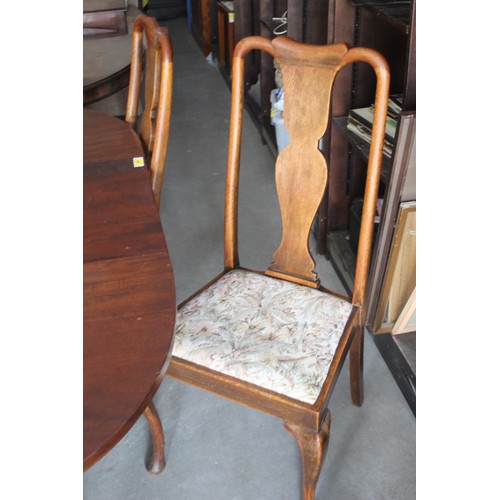 20 - Five Mahogany Dining Chairs having Shaped Splat and on Cabriole Legs (Three Plus Two Carvers)