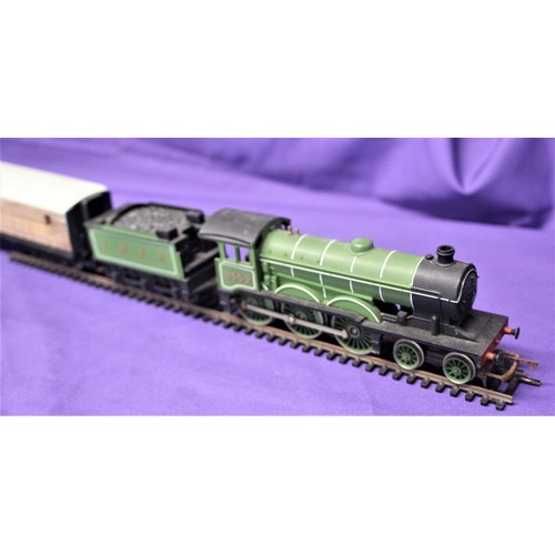 53 - Tri-ang Hornby Class B12 4-6-0 in LNER Apple Green Livery with Two Gresley Brake Carriages in Varnis... 