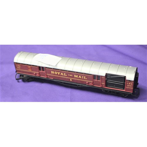 61 - One tri-ang Hornby OO Gauge LMS Royal Mail Carriage