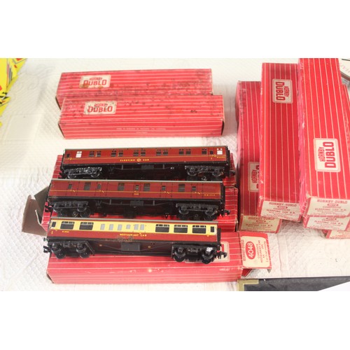 32 - Eleven Vintage Boxed Hornby Dublo Two Rail Carriages in BR Maroon (Era 5) comprising Seven Composite... 