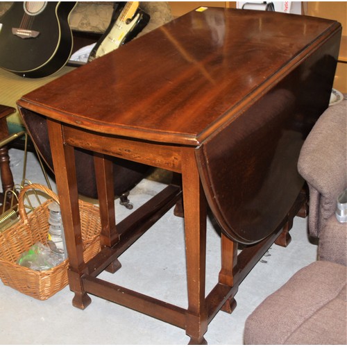 29 - Mahogany Gateleg Table