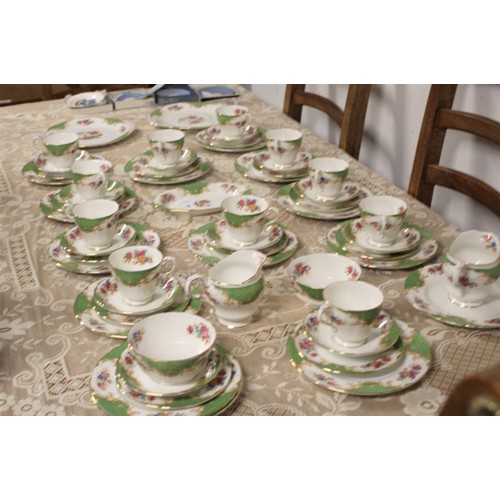 98 - Paragon Ware Ten-Place Setting Breakfast Set in the 