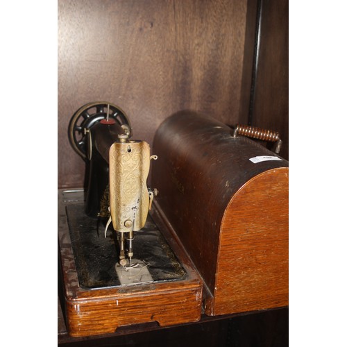 194 - Singer Vintage Sewing Machine (Wooden Case needs attention)