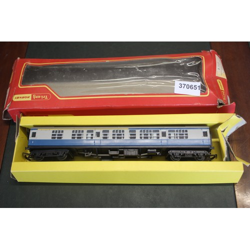 206 - Boxed Hornby OO Gauge Model Railway BR Mark I Composite Coach in Blue and Grey Livery Era 6