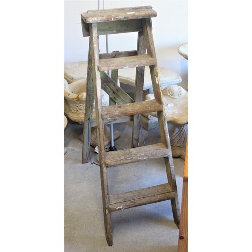 69 - Wooden Step Ladder