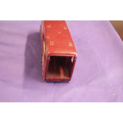 13 - Dinky Supertoys Horse Box (Rear Doors Missing)- Playworn