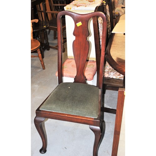 97 - Two Dining Chairs having a Shaped Splat, on Cabriole Legs