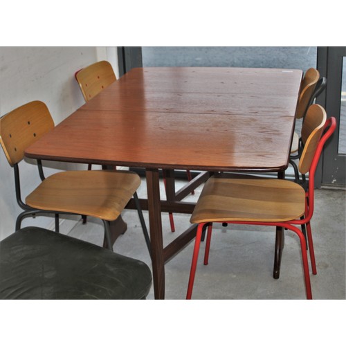 264 - G-Plan Mid Century Modern Two Tone Teak Gate-Leg Dining Table with a Bright Clean Appearance in Exce... 