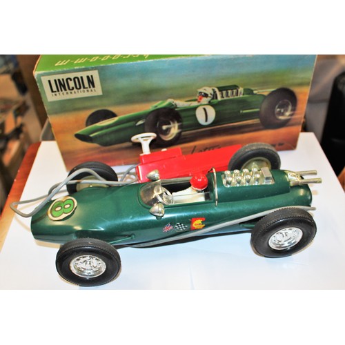 26 - Boxed Lincoln Vintage Lotus Indianapolis Racing Car in British Racing Green