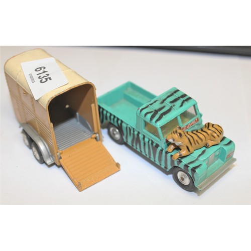 32 - Corgi Toys Land Rover Safari and Horse Box