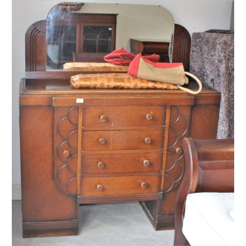 189 - An Oak Art Deco Sideboard having Domed Back Mirror and Four Central Drawers flanked by Two Cupboards