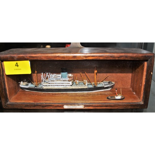 4 - Cased Model of the Blue Funnel Line Vessel SS Helenus with accompanying Tug - 9