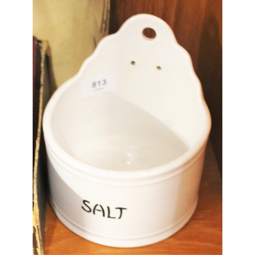 102 - Vintage Wall-Mountable Porcelain 