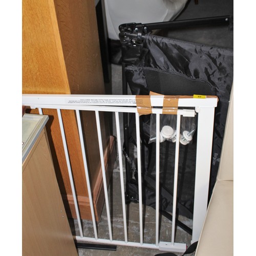 89 - Child's Stair Gate and Child's Bed Guard