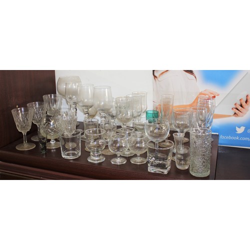 107 - Large Quantity Drinking Glassware