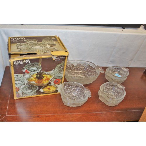 42 - Boxed Valeria Glass 7-Piece Pineapple/Dessert Set