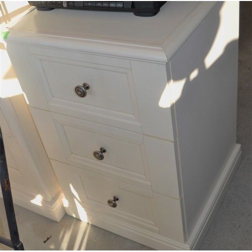 20 - Three-Drawer Bedside Cabinet in Cream