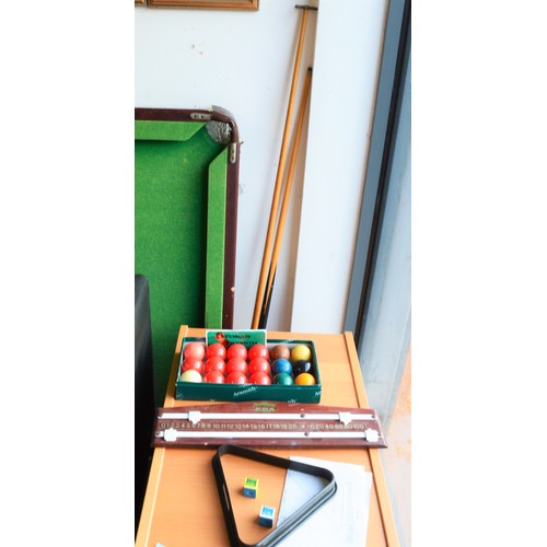 87 - Folding Slate Bed Snooker Table including Belgian Aramith Balls, Cues, Rest, Chalk, Triangle and Sco... 