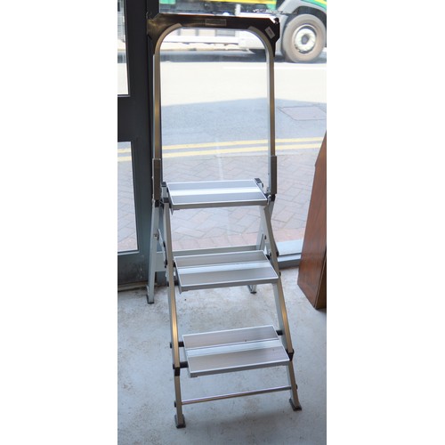 63 - Professional Three-Step Alloy Decorator's Ladder