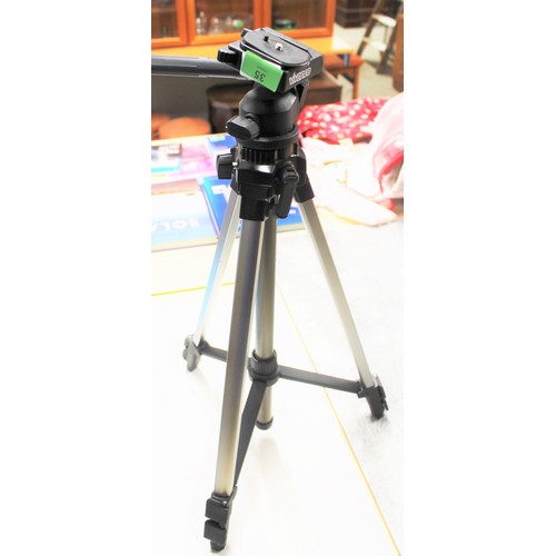 35 - Professional Three-Stage Collapsible Video Camera Tripod Stand