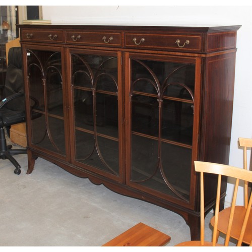 280 - Edwardian Three-Sectioned Glazed Display/Book Case (with Key) on Splayed Feet, having Three Upper Dr... 