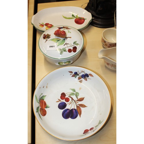 48 - Four Royal Worcester Evesham Pattern Table-ware