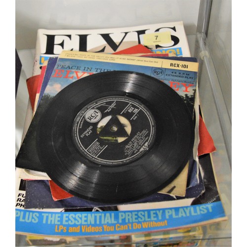 68 - Elvis Presley Magazine and a Small Selection of Elvis Vinyl Singles (Eight Items)