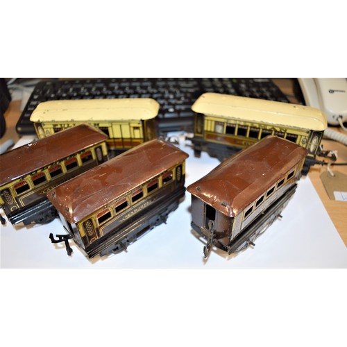 132 - Five Hornby 'O' Gauge Pullman Carriages:  Ansonia, Cynthia, Aurelia, Viking and Marjorie