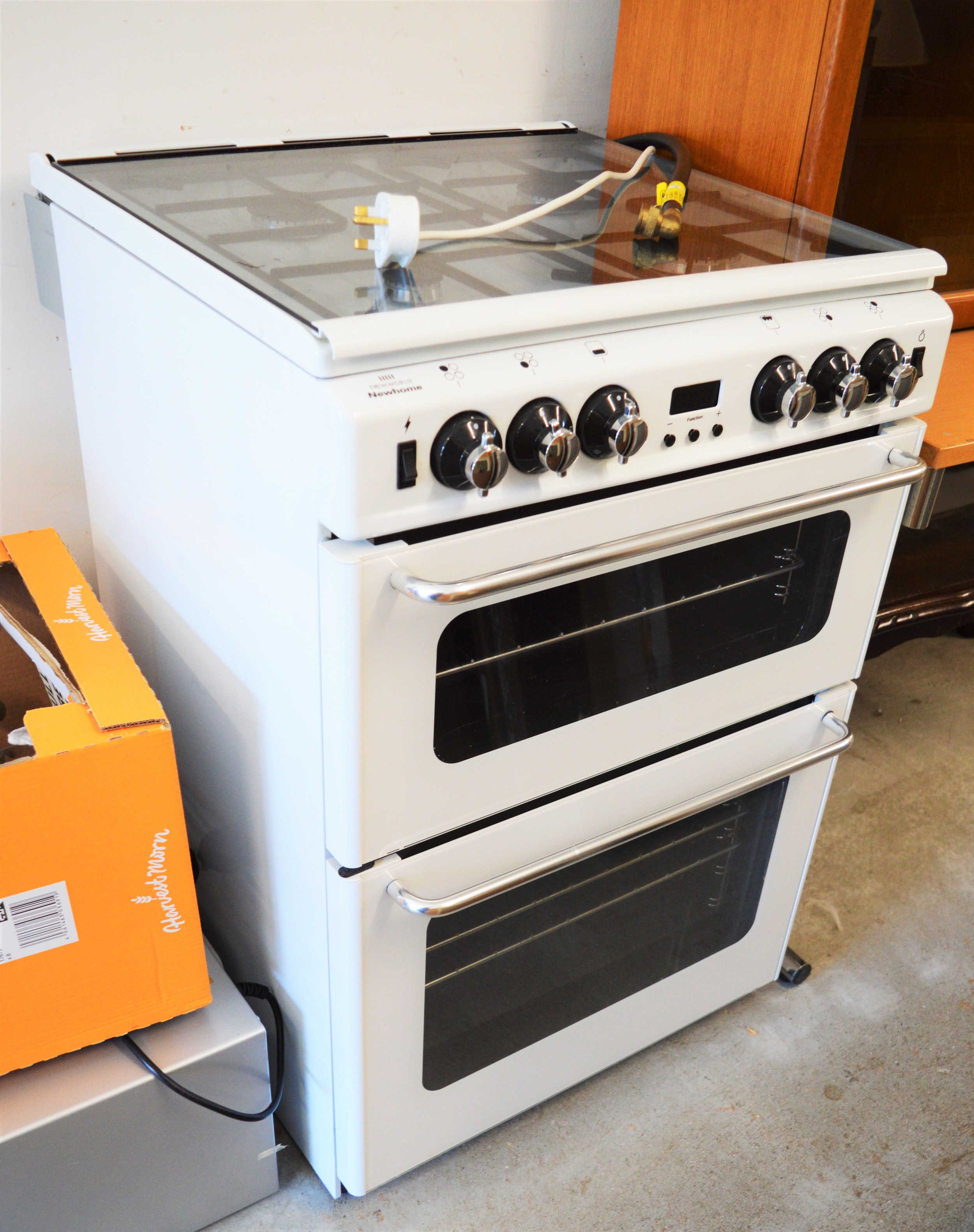 New home new world gas outlet cooker