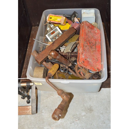 178 - Tub of Mixed Tools:  Hand-Drill, Brace, Vice, Ball Joint Separator, Drill Bit Set for Metal Work, a ... 