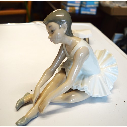 221 - Nao Figure: Ballerina sitting