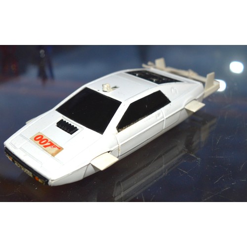 235 - Corgi 007 Lotus Esprit