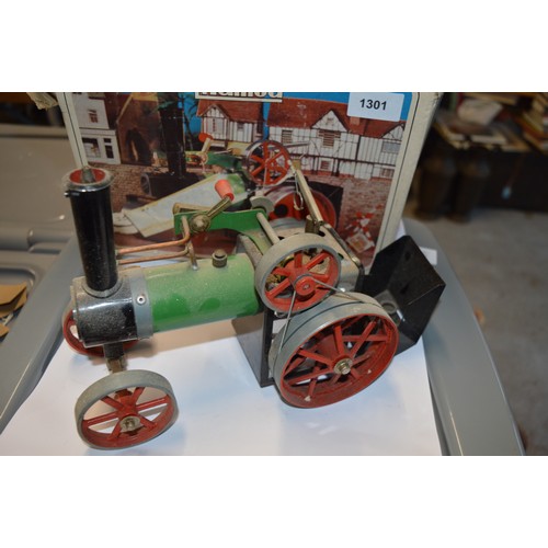 252 - Boxed Mamod Traction Engine