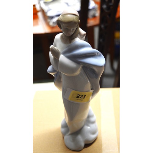 77 - Nao Figure: Woman Praying