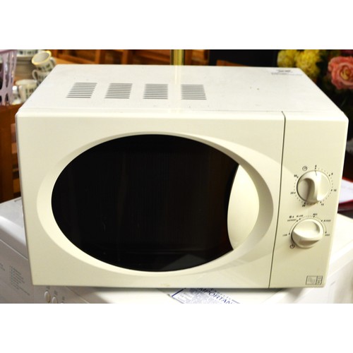 87 - Tesco Own Brand 700W Microwave