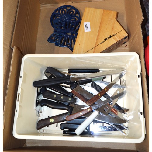 128 - A Richardson (Sheffield) Knife Block, 2 Cast Iron Trivets, Plus Variety of Knives (including Grapefr... 