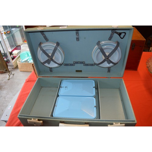 121 - A Brexton (Suitcase) Picnic Set - Incomplete