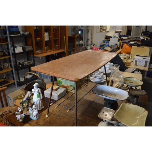 117 - Retro Coffee Table - Missing One Metal Under-Strut