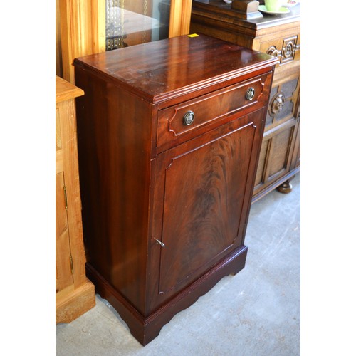 28 - A Slimline Mahogany Cabinet having One Drawer and One Cupboard (Made by Shaw of London) - 21