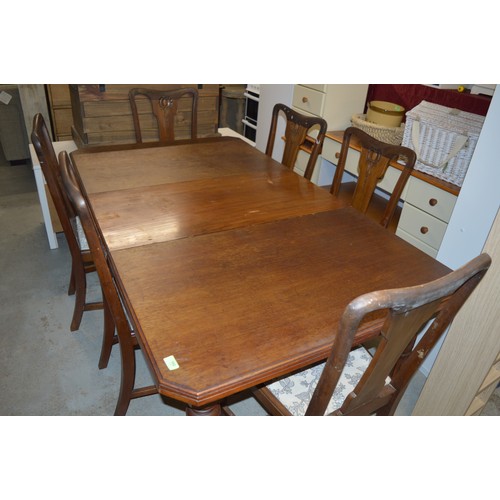 162 - Mahogany Art Deco Extending Dining Table and Six Dining Chairs with a Shaped and Carved Splat