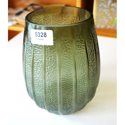 38 - A Gisella Graham (London) Vase