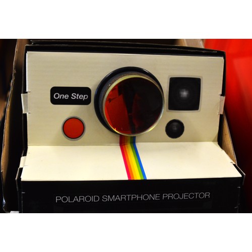 49 - Polaroid Smartphone Projector