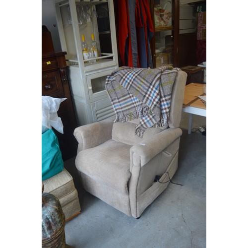 A Cosi Electric Recliner Chair (Near New) in a Sandstone Fabric