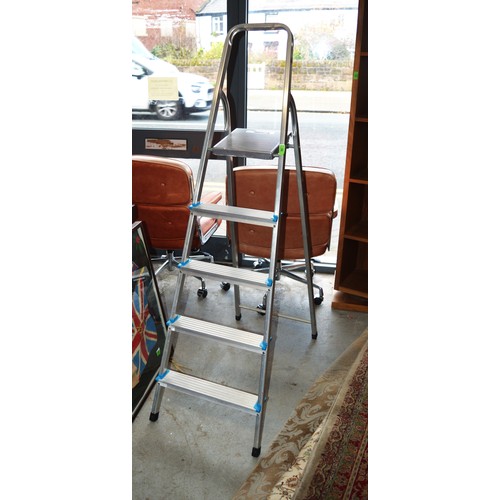 103 - Beldray Four-Rung Aluminium Step Ladder