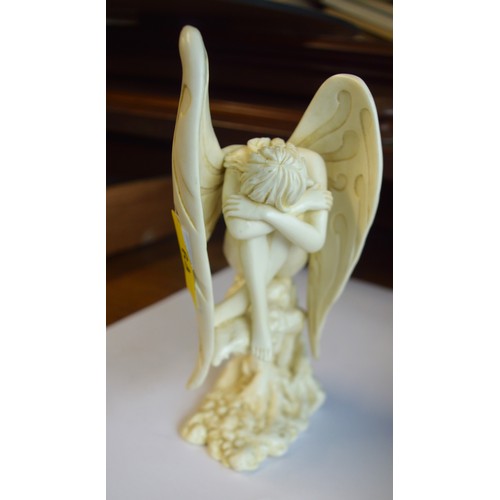 123 - WITHDRAWN Resin Ornamental Angel Figurine