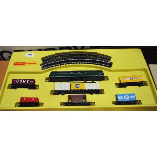 43 - Boxed Hornby Train Set including a Class 31 A-I-A Diesel Locomotive and Six Freight Wagons and a cir... 