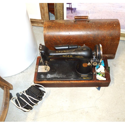 48 - Early 20th Century Singer Sewing Machine Model No. Y9497956 (has Light Bulb, and Turn Handle, and Fo... 