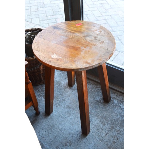 76 - Small  Circular Oak Table