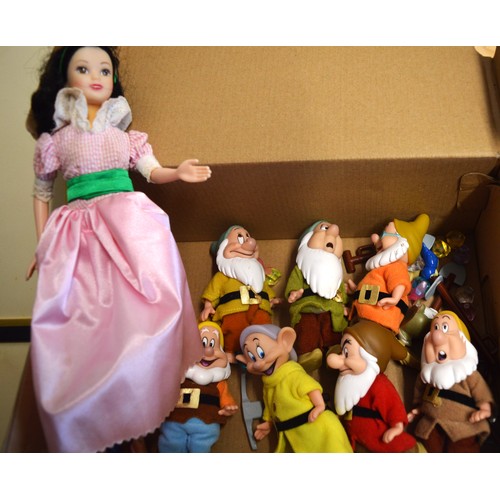 259 - Vintage Snow White and Seven Dwarves Set